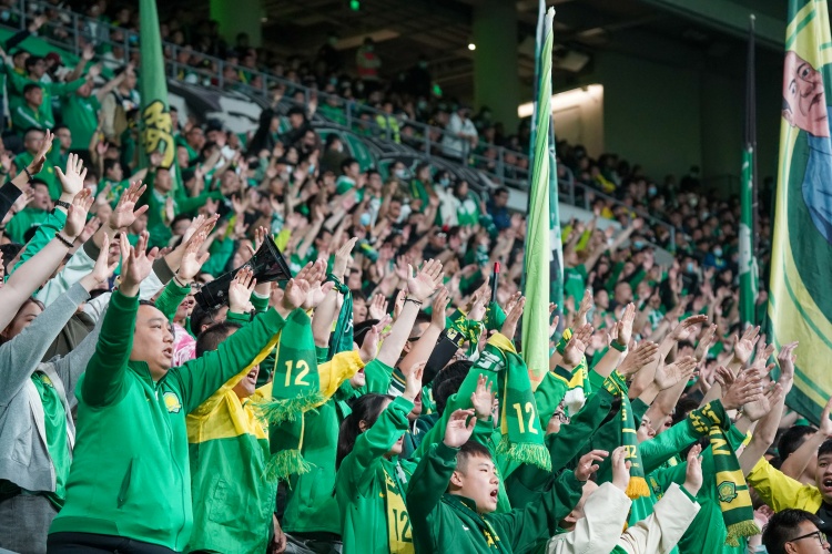 工作日球迷热情不减！足协杯两场半决赛现场观众人数均超4万