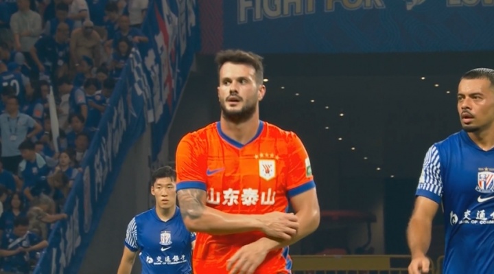 瓦神！瓦科连续7轮破门总计打入13球，含1次大四喜1次帽子戏法！