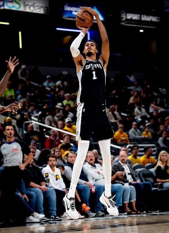 kaiyun.com-落选秀完爆福克斯，弗拉格造NBA神迹，文班29+11送独行侠6连败